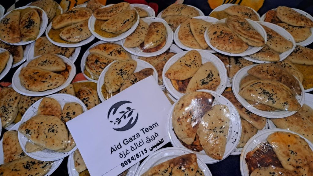 Action for Gaza Donations – Distributing Food